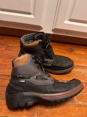 Pajar Womens size 9-9.5 plaid lined Lace-Up Boots